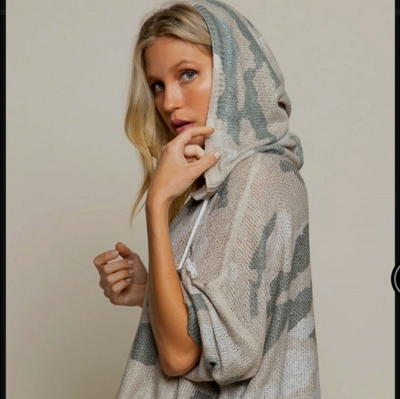 HOODED LIGHT WEIGHT CAMO TOP - Picture 2 of 6